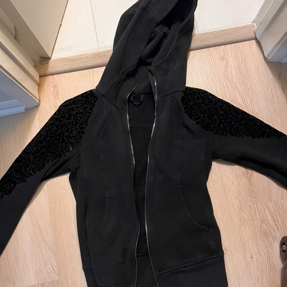 Lululemon scuba sweater floral